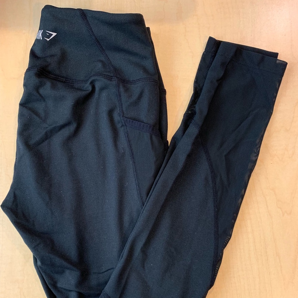 Black athletic leggings - size M